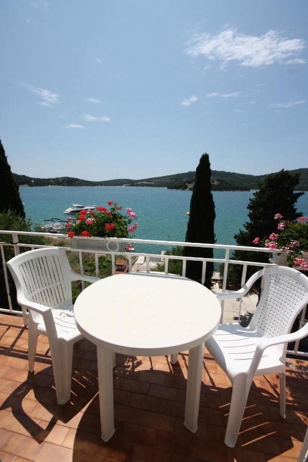 Apartments By The Sea Tisno, Murter - 5141 ภายนอก รูปภาพ
