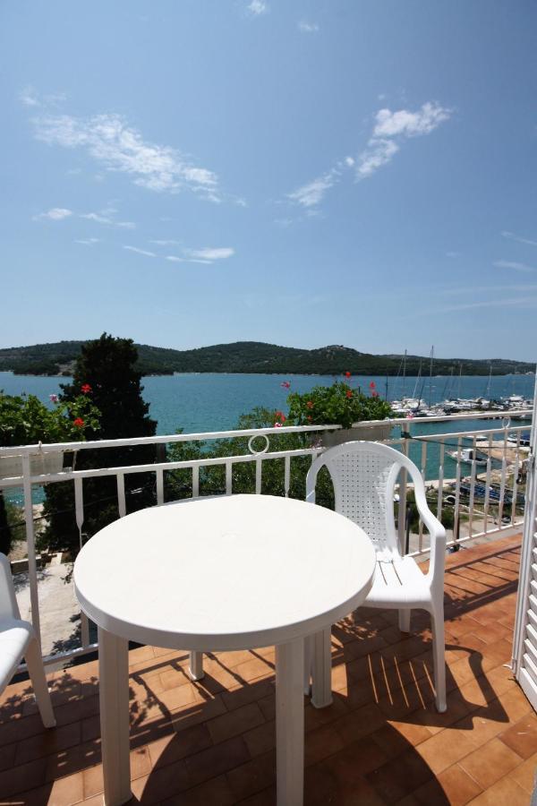 Apartments By The Sea Tisno, Murter - 5141 ภายนอก รูปภาพ